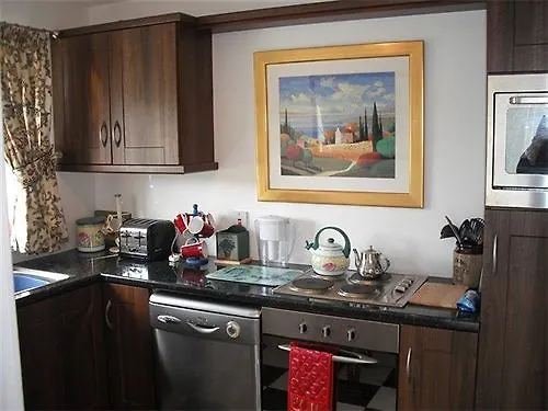 Killyliss Nyaraló *